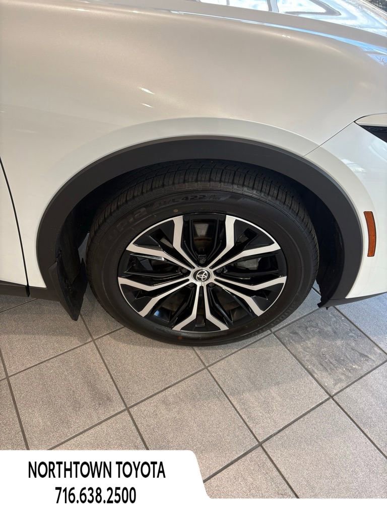 Used 2024 Toyota Crown XLE image 3