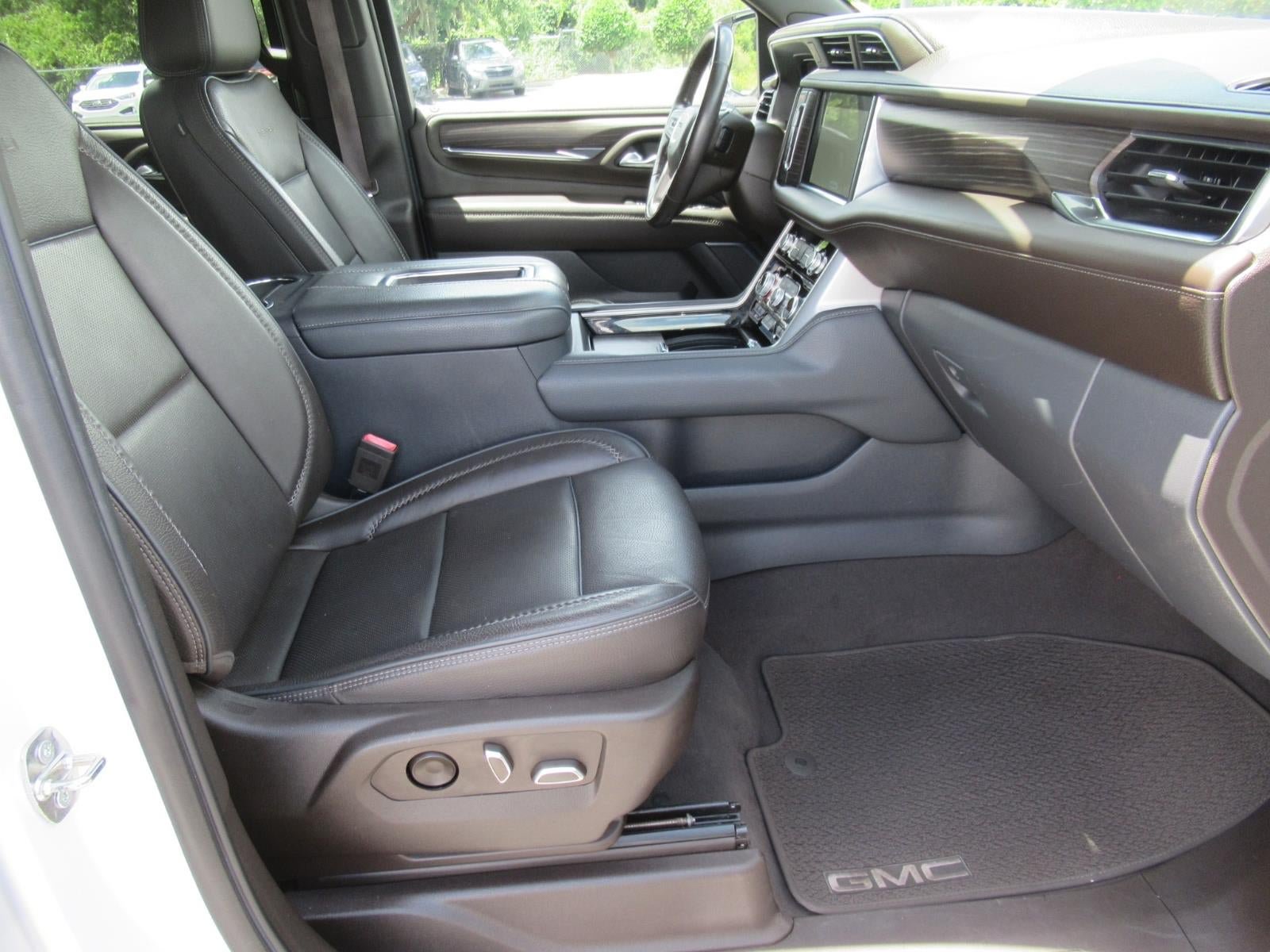 Used 2022 GMC Yukon XL Denali w/ Advanced Technology Package AWD/4WD image 10