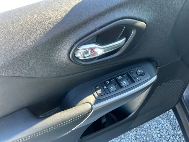 Used 2022 Jeep Cherokee Latitude Lux w/ Sun & Sound Group image 11