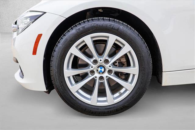 Used 2018 BMW 320i xDrive Sedan image 9