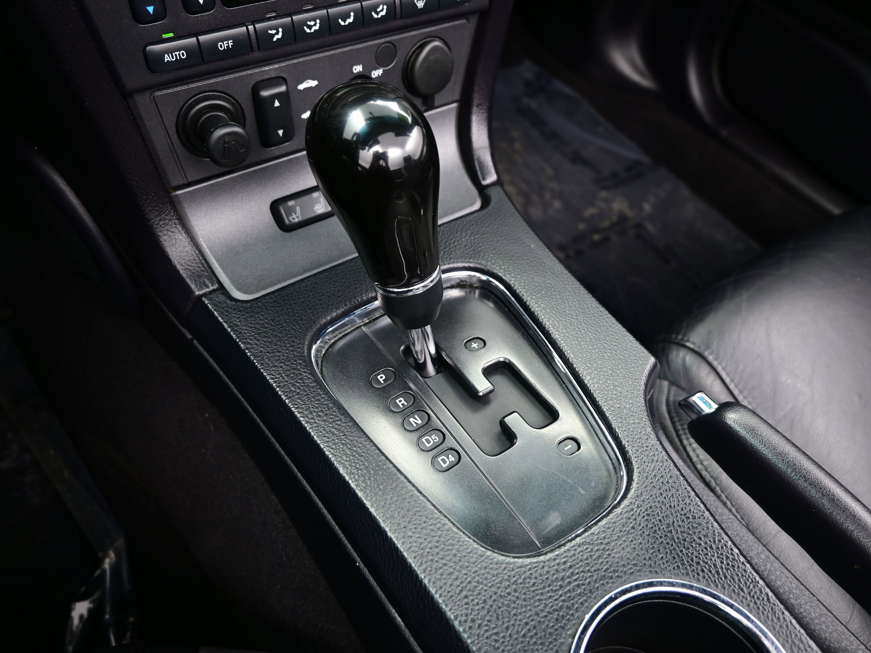 Used 2004 Ford Thunderbird image 19