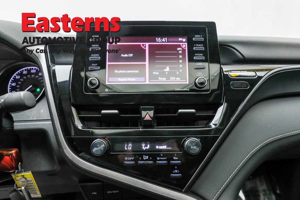Used 2021 Toyota Camry SE w/ Cold Weather Package image 12