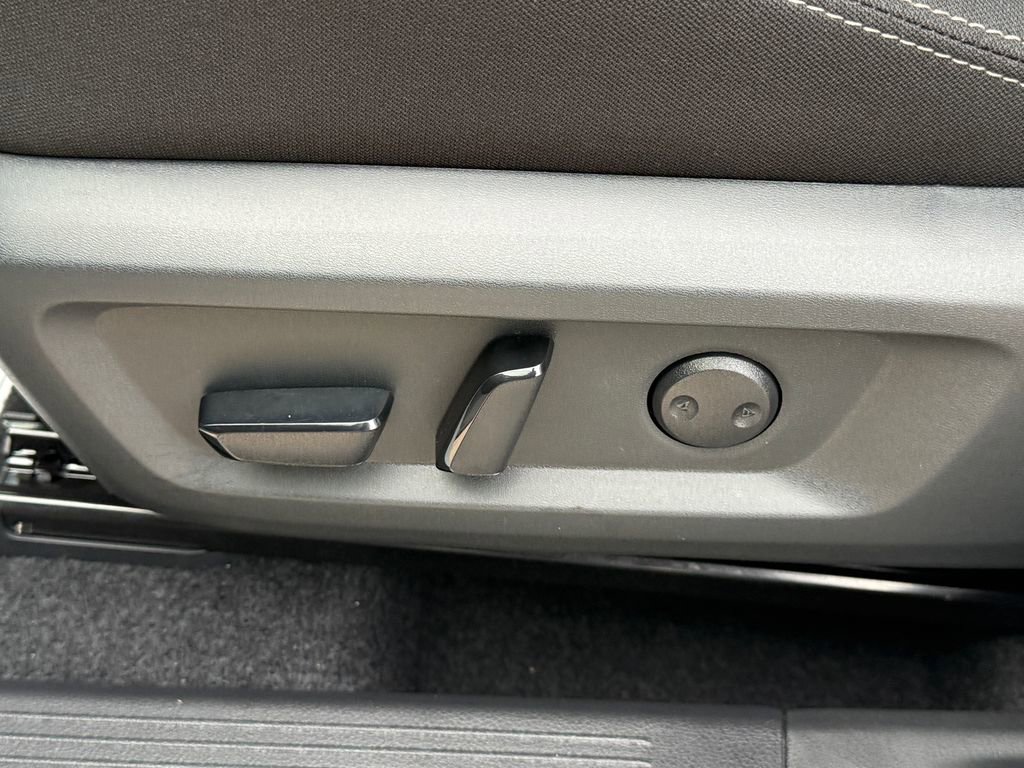 Used 2026 Nissan Rogue SV FWD image 20