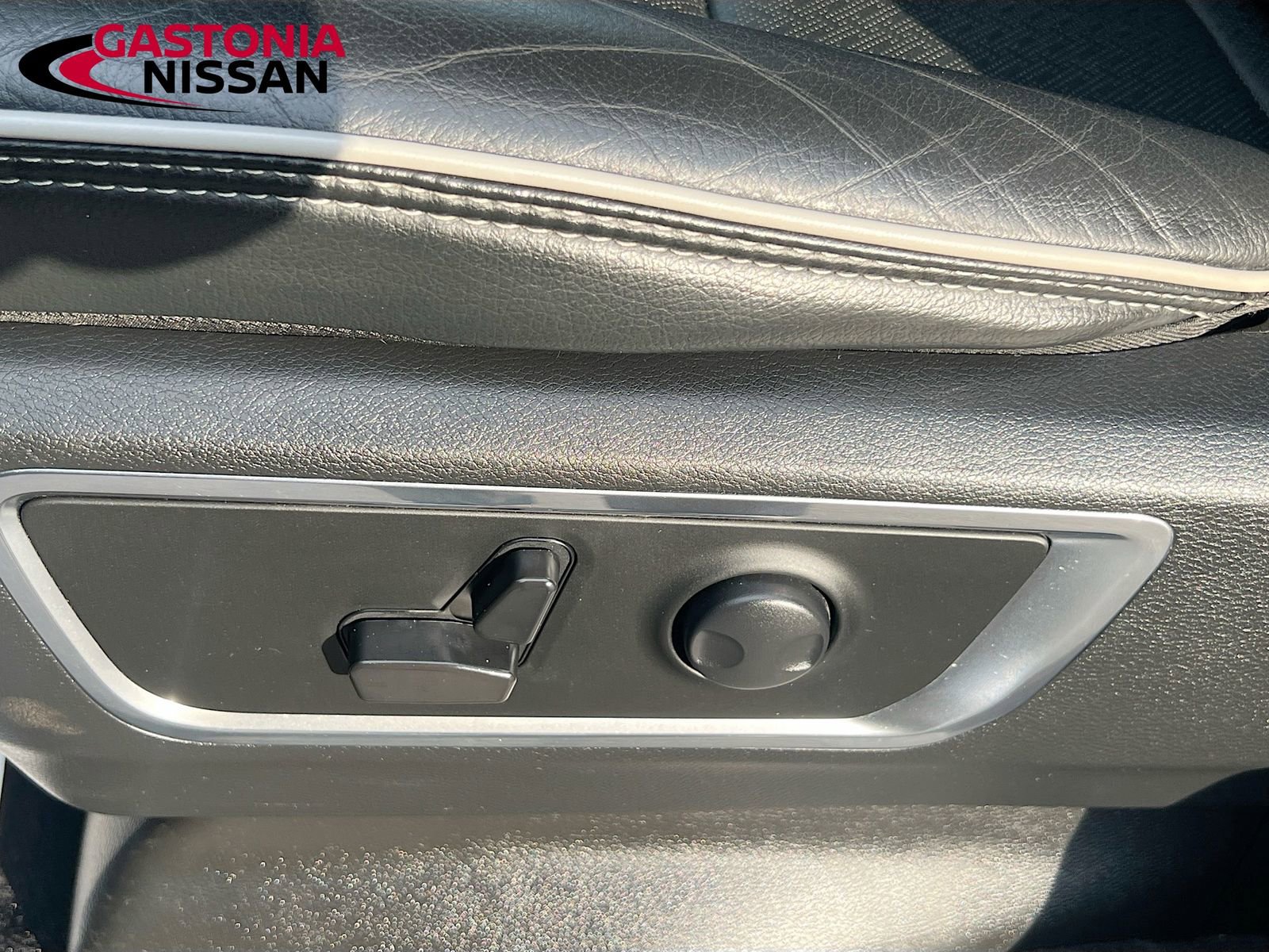 Used 2025 RAM 1500 Laramie image 26