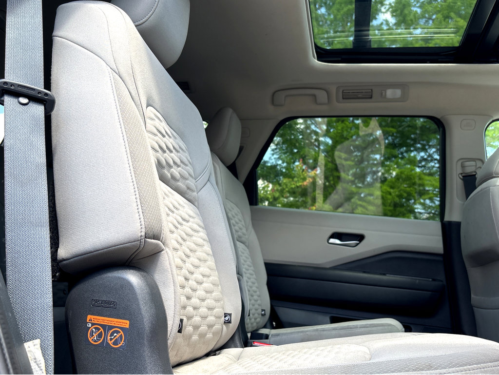 Used 2022 Nissan Pathfinder SV w/ SV Premium Package image 16