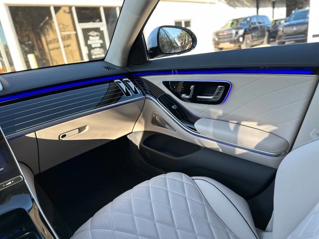 Used 2025 Mercedes-Benz S 580 4MATIC Sedan image 17