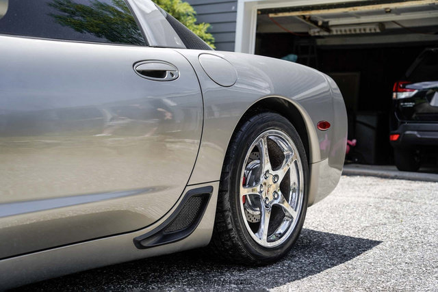Used 2000 Chevrolet Corvette Coupe w/ Roof Pkg RWD image 49