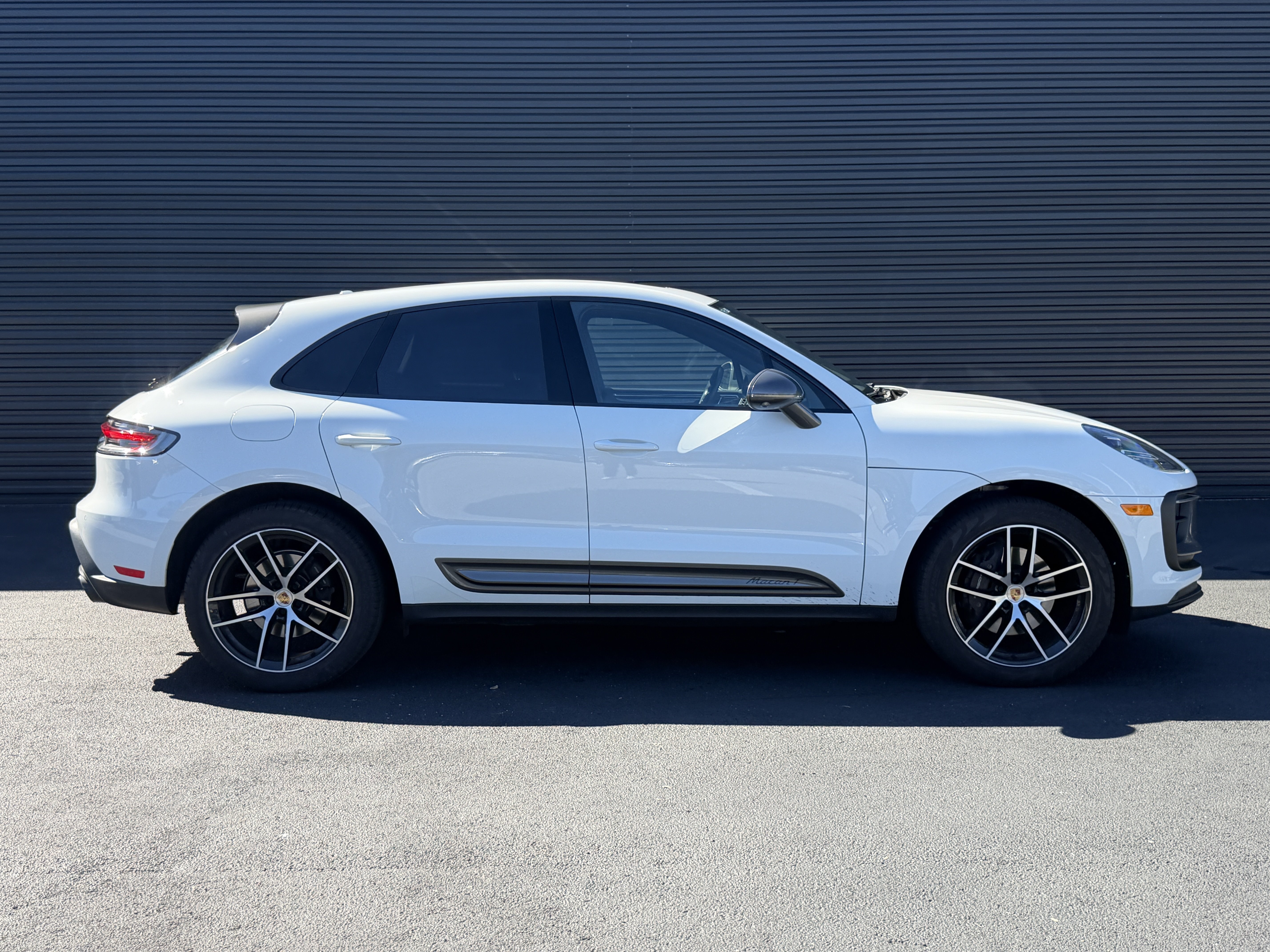 Used 2023 Porsche Macan Turbo AWD/4WD image 8