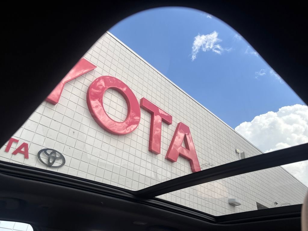 Used 2024 Jeep Grand Cherokee Limited w/ Luxury Tech Group II image 15