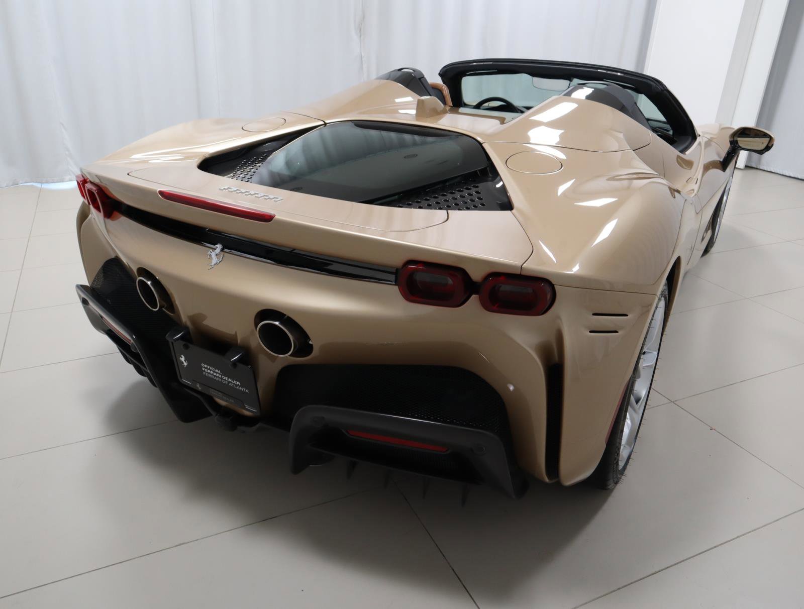 Used 2022 Ferrari SF90 Spider image 10
