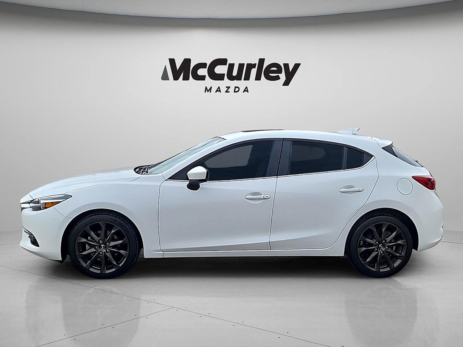 Used 2017 MAZDA MAZDA3 Grand Touring w/ Premium Equipment Package FWD image 4