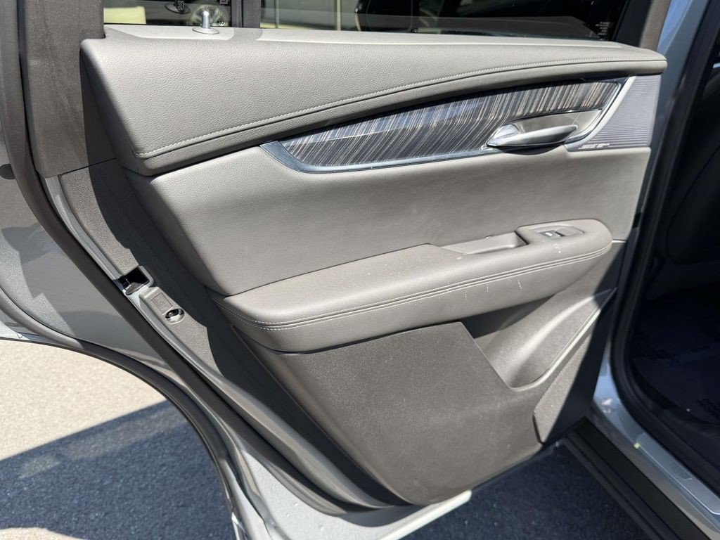 Certified 2025 Cadillac XT6 Premium Luxury w/ Technology Package AWD/4WD image 20