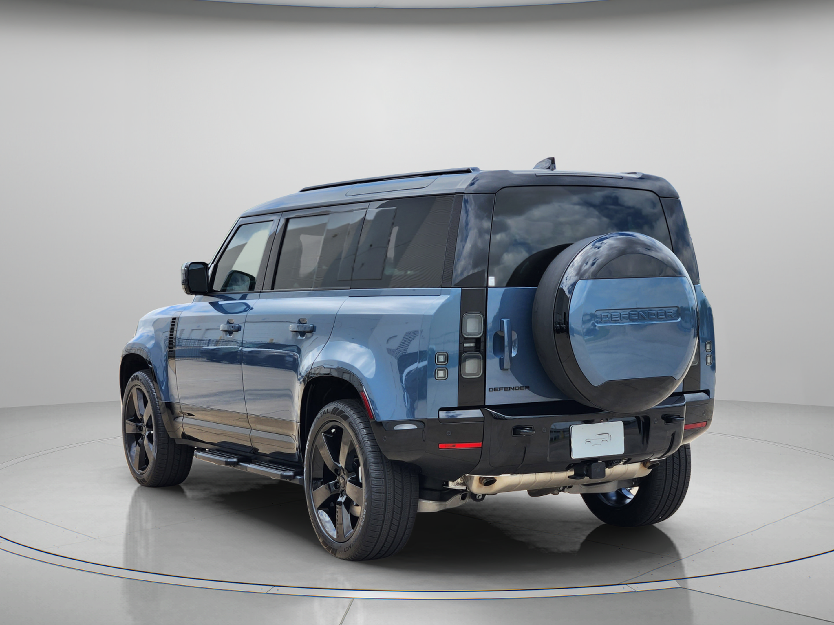 New 2026 Land Rover Defender 110 X-Dynamic SE AWD/4WD image 3