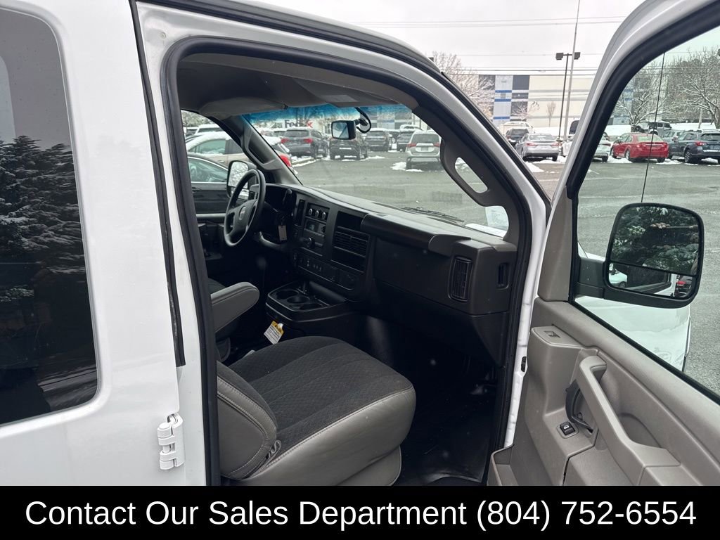 Used 2024 GMC Savana 2500 w/ Driver Convenience Package image 12