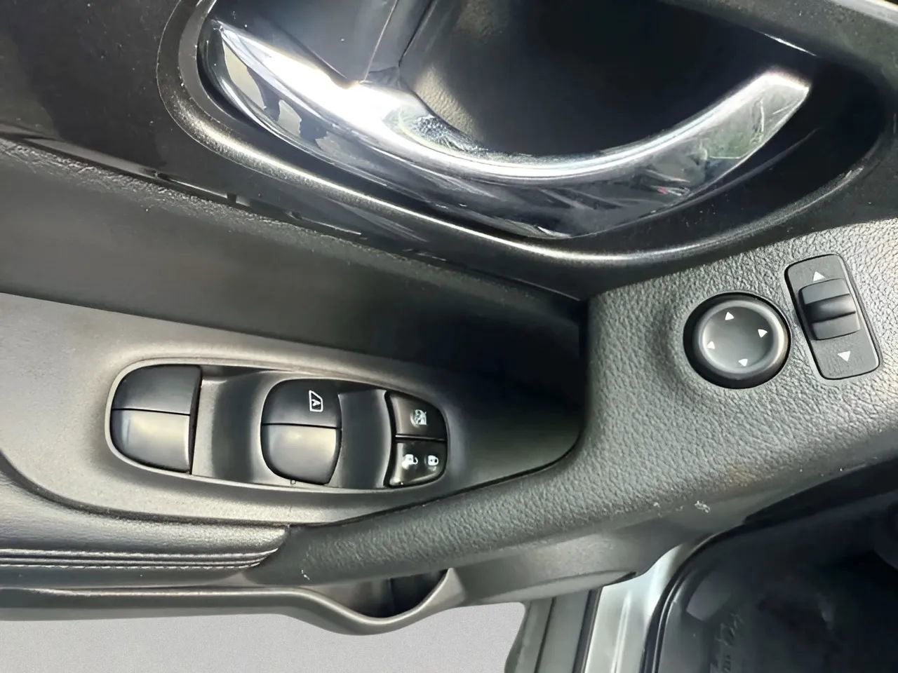 Used 2019 Nissan Rogue SV image 26