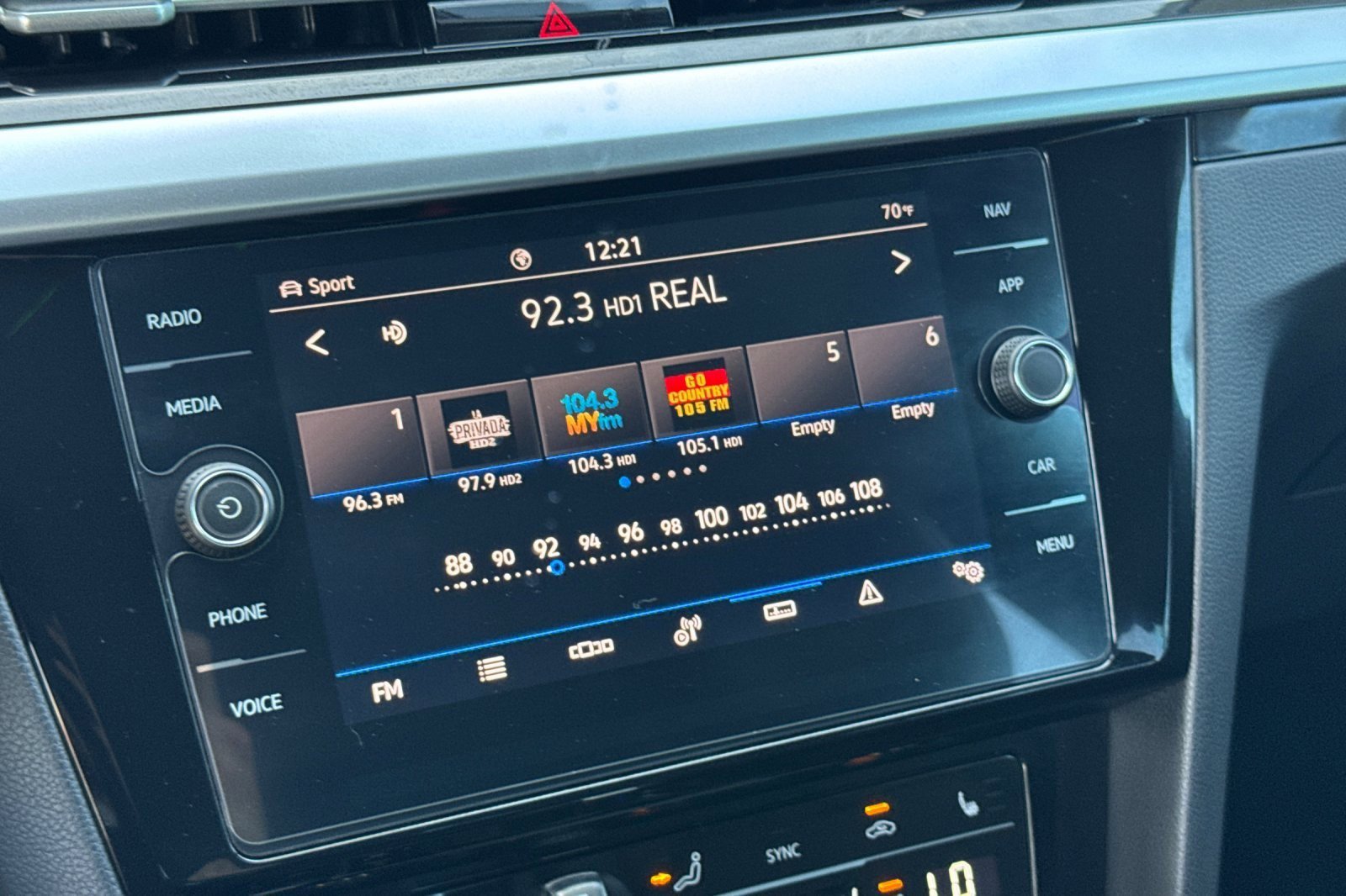 Used 2021 Volkswagen Arteon SE image 16