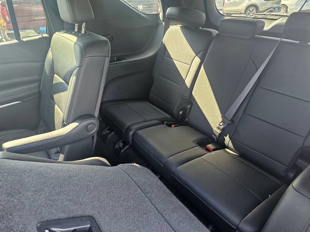 Used 2025 Chevrolet Traverse LT FWD image 14