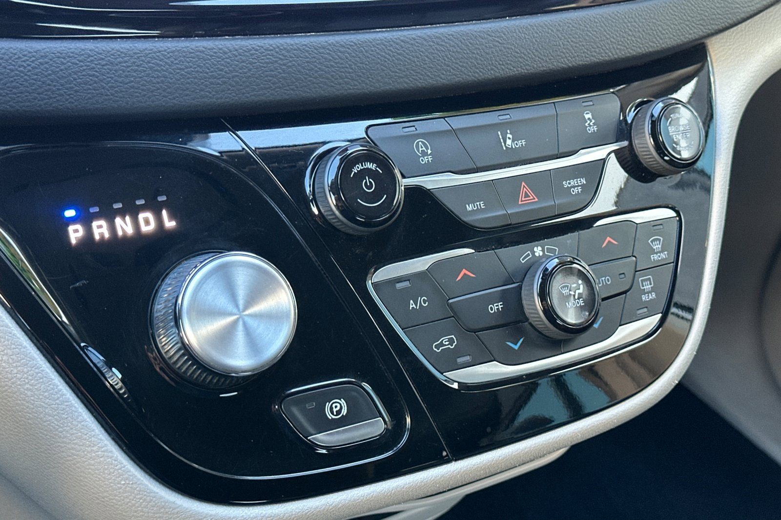 Used 2022 Chrysler Pacifica Touring-L image 22