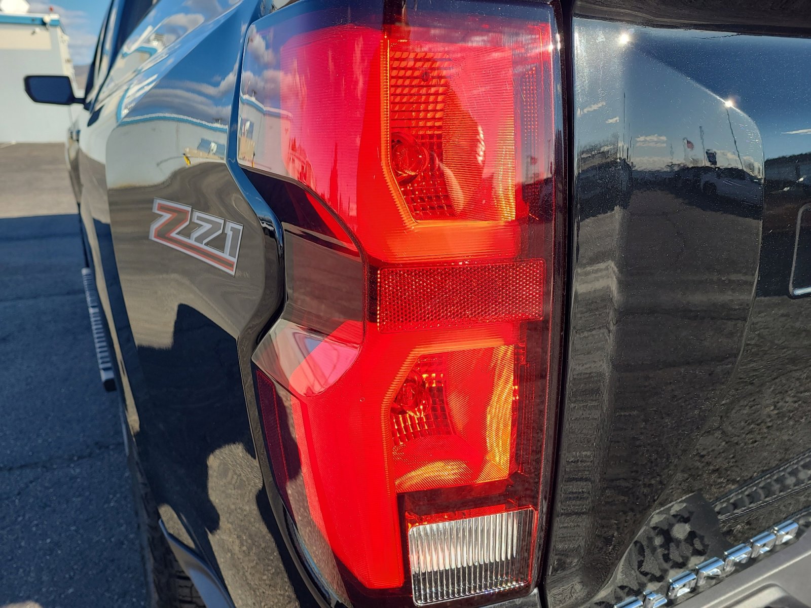 Used 2025 Chevrolet Colorado Z71 w/ Z71 Convenience Package 2 image 24