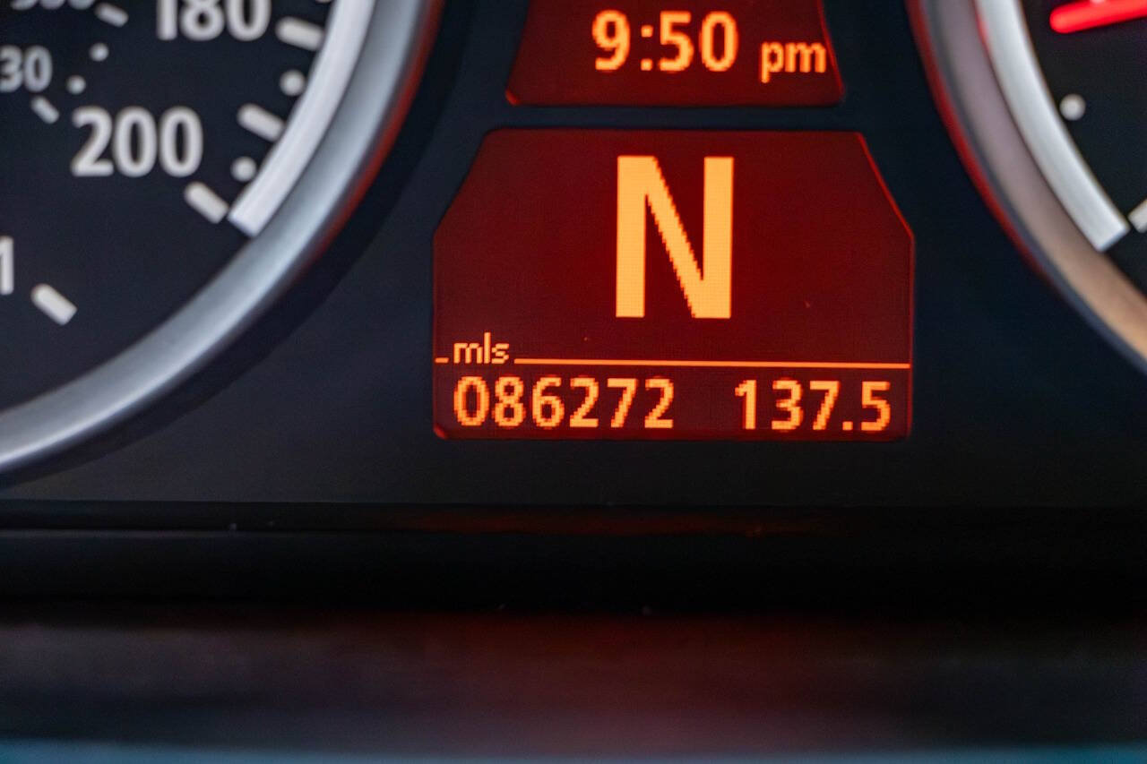 Used 2006 BMW M5 RWD image 12