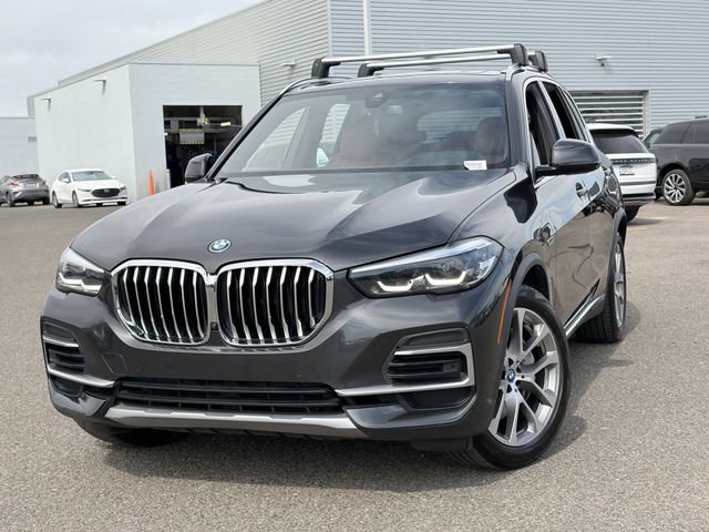 Used 2022 BMW X5 xDrive45e w/ Climate Comfort Package AWD/4WD image 3