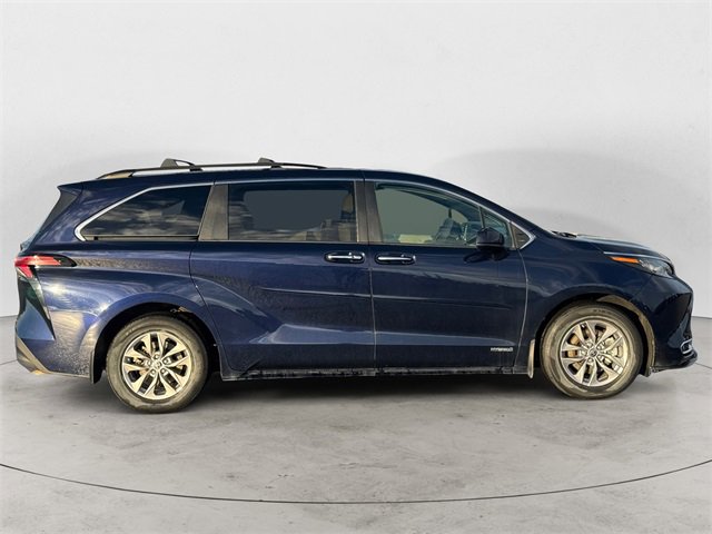 Used 2021 Toyota Sienna XLE image 6