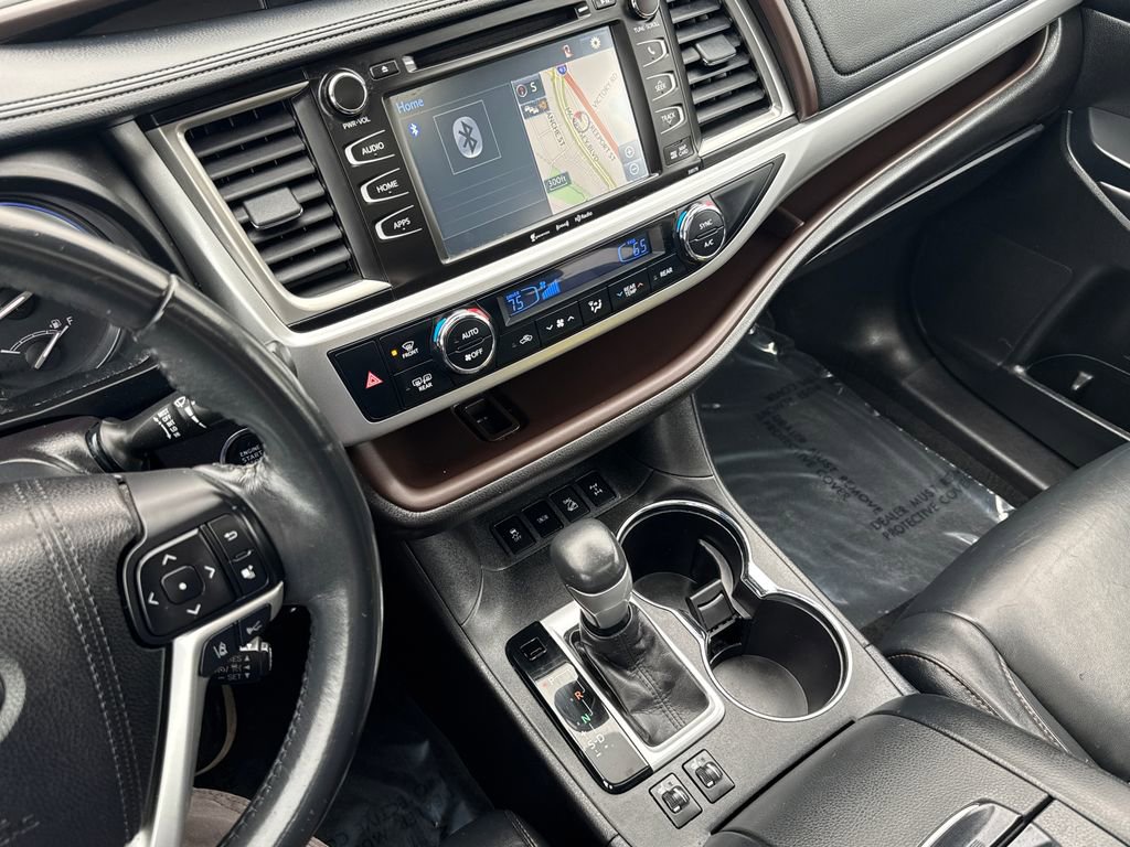 Used 2017 Toyota Highlander XLE AWD/4WD image 22