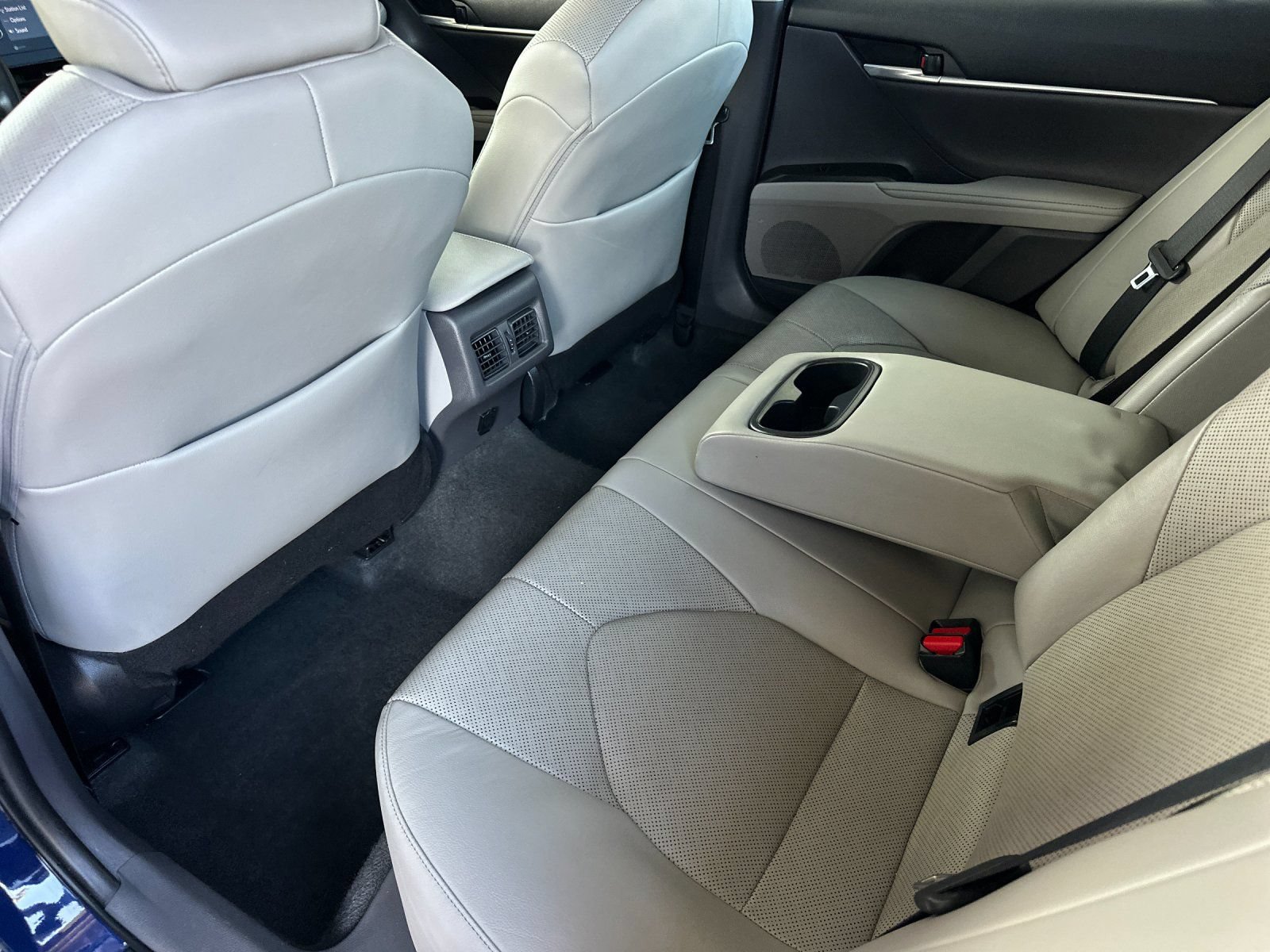 Used 2023 Toyota Camry XLE w/ Navigation Package FWD image 11