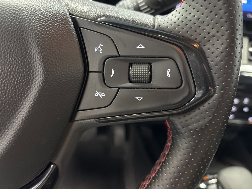 Certified 2025 Chevrolet Trax RS w/ Sunroof Package image 38