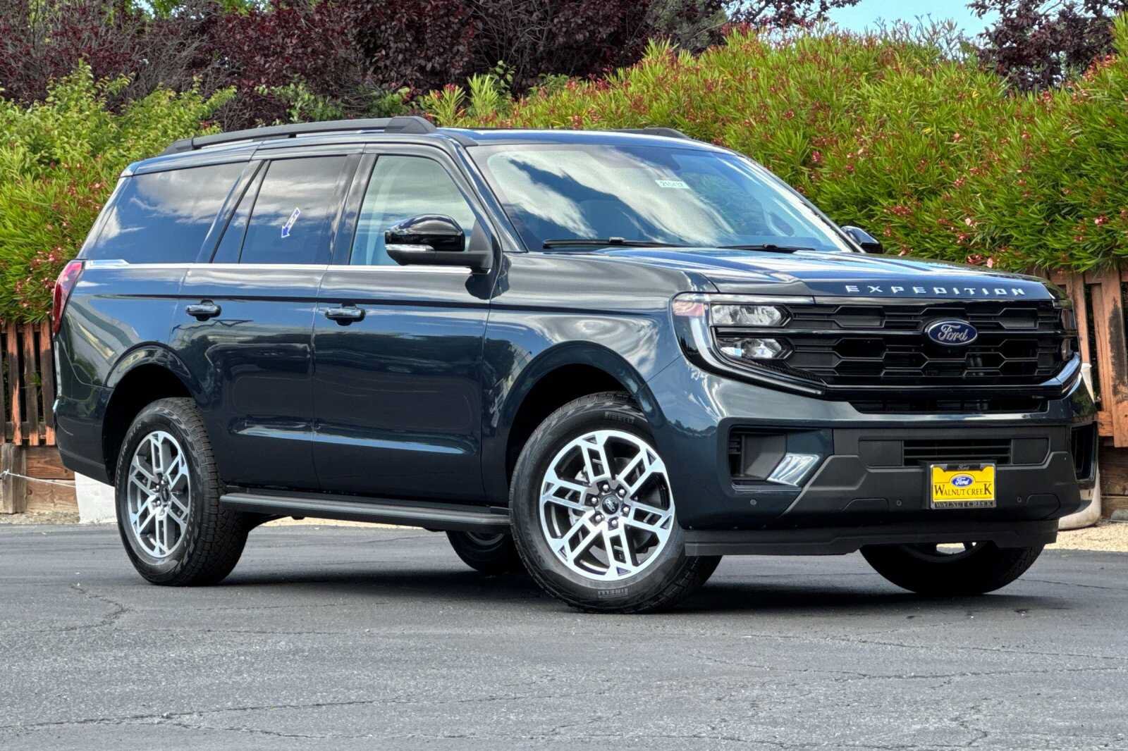 New 2026 Ford Expedition Active AWD/4WD image 2