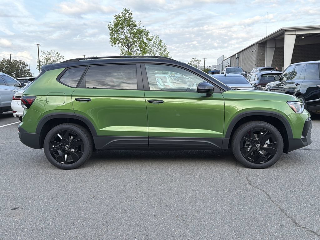 New 2026 Volkswagen Taos SE FWD image 6