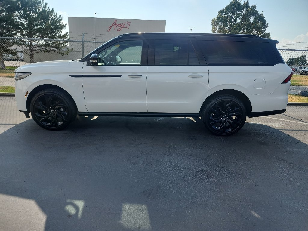 Used 2026 Lincoln Navigator L Black Label AWD/4WD image 3
