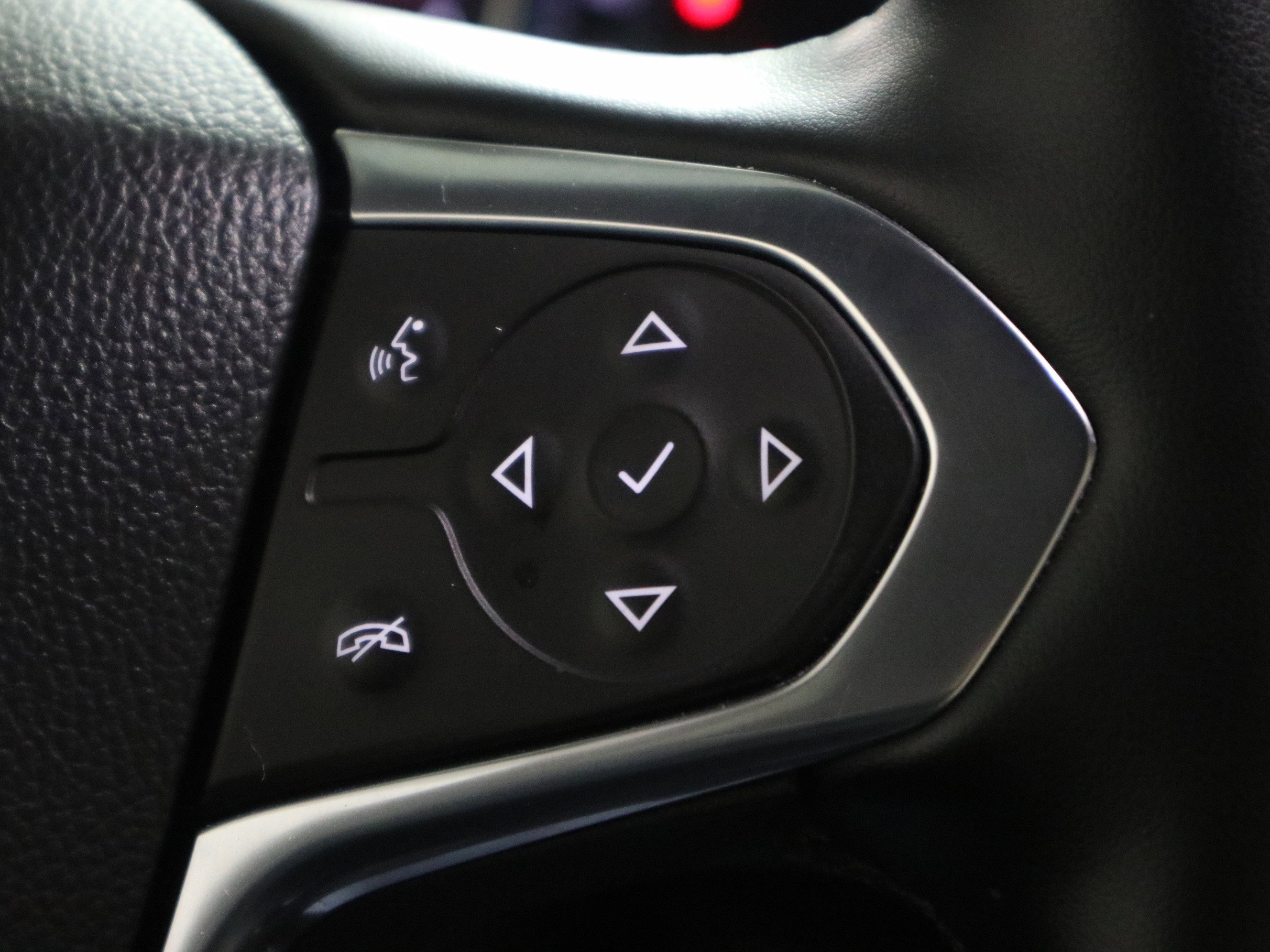 Used 2023 Chevrolet Traverse LT FWD image 30