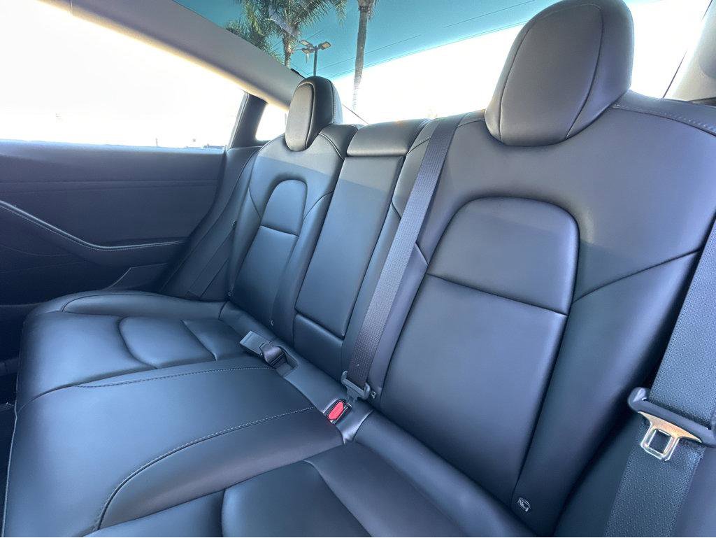 Used 2021 Tesla Model 3 Standard Range Plus image 9