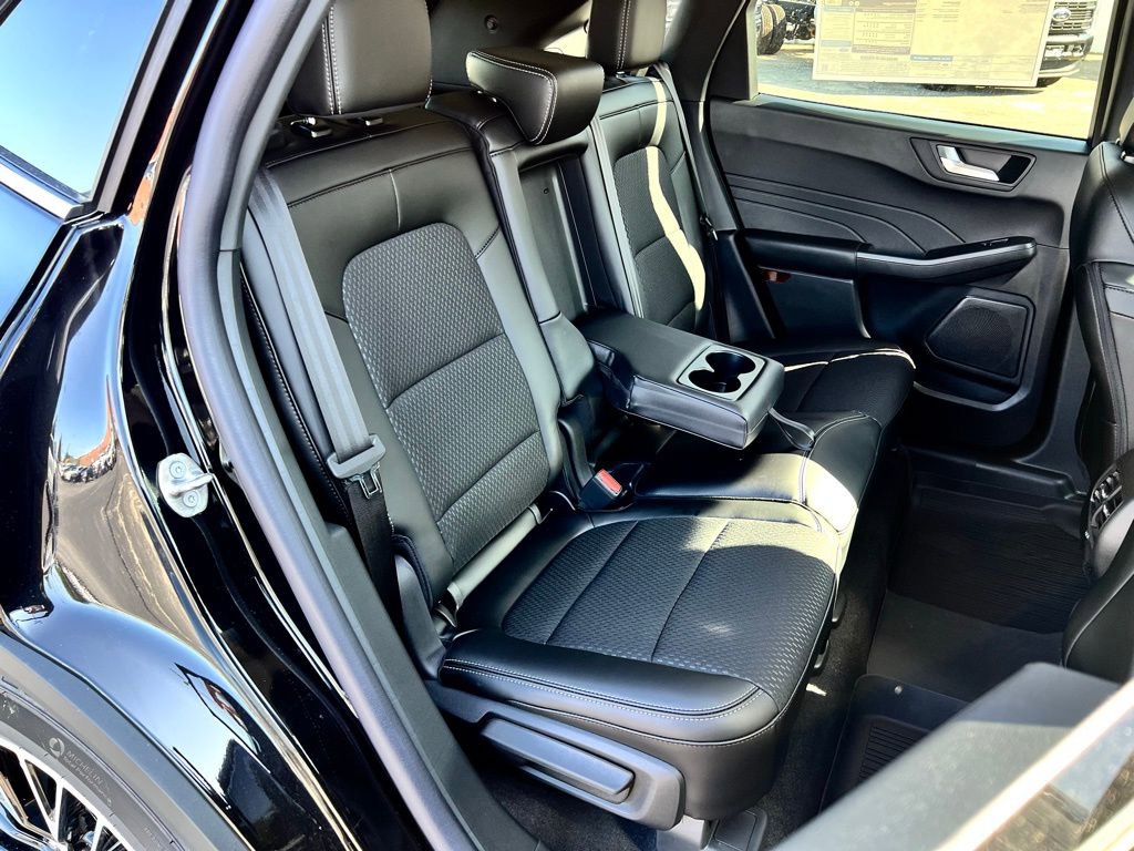 New 2025 Ford Escape SE image 17