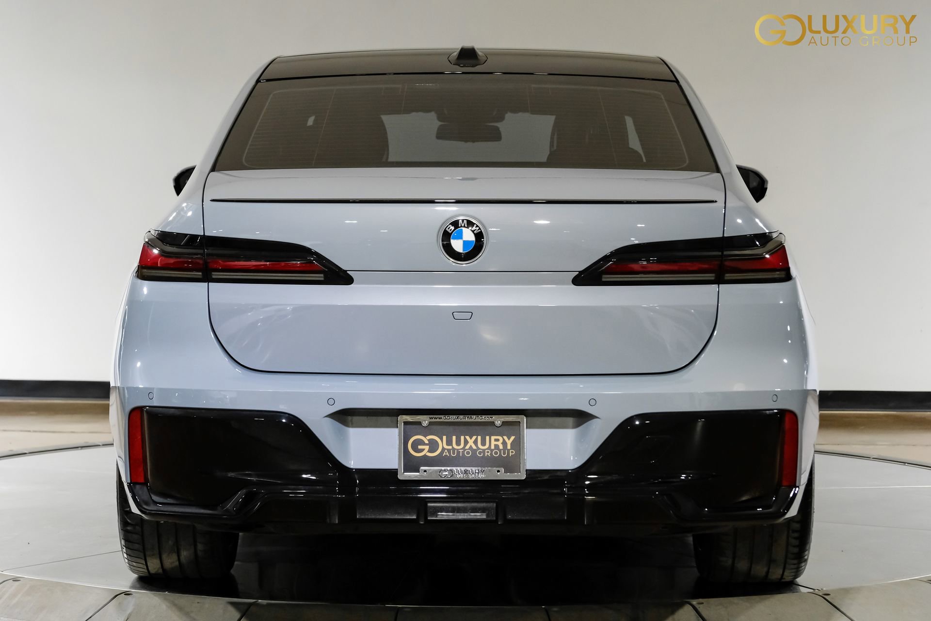 Used 2023 BMW 740i image 11