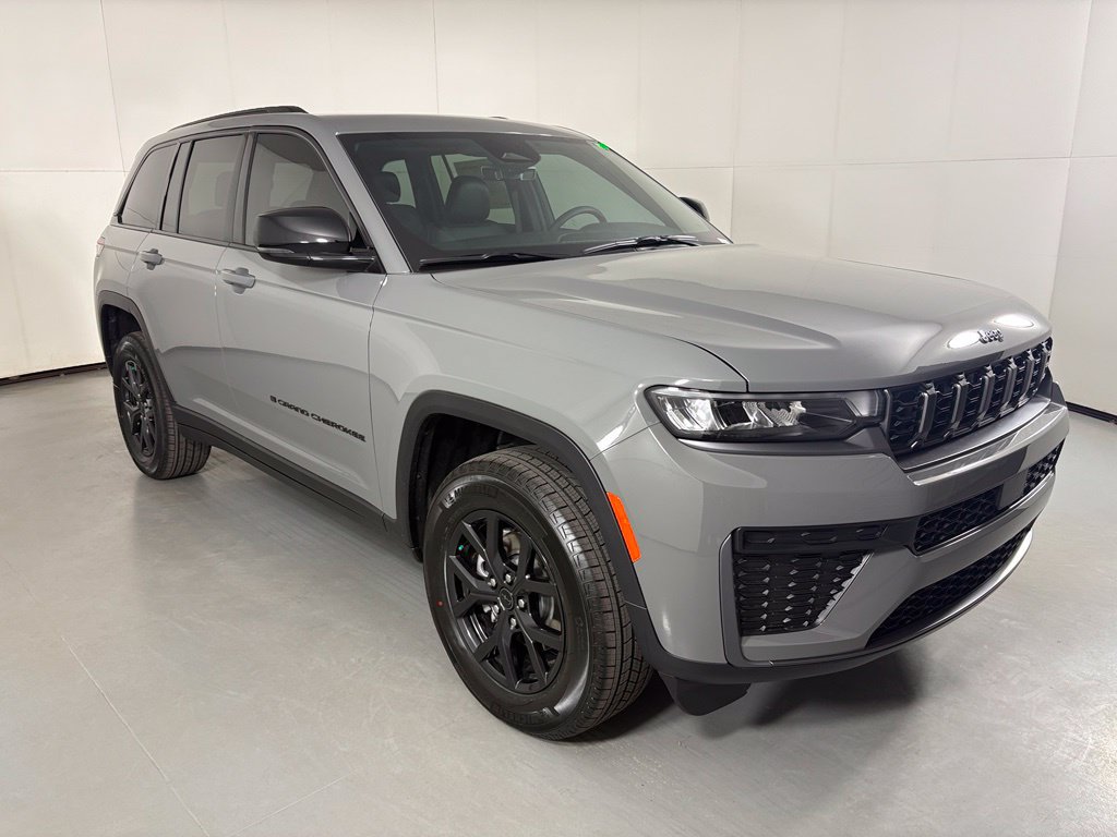 New 2027 Jeep Grand Cherokee Altitude RWD image 2