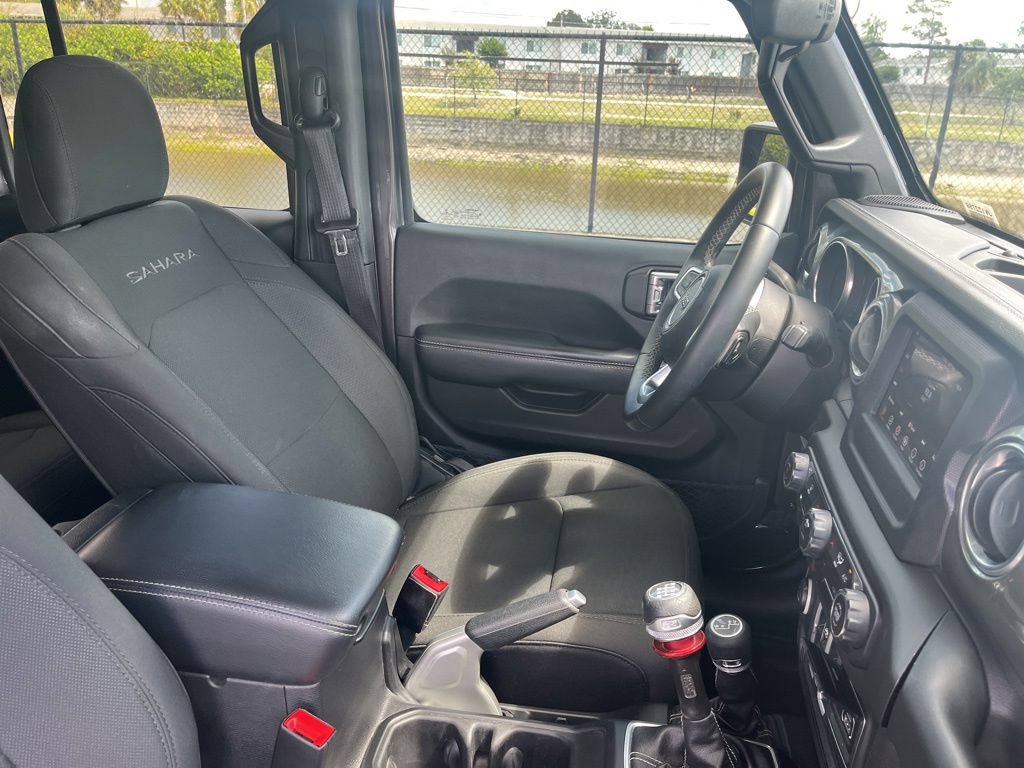 Used 2018 Jeep Wrangler Unlimited Sahara AWD/4WD image 7