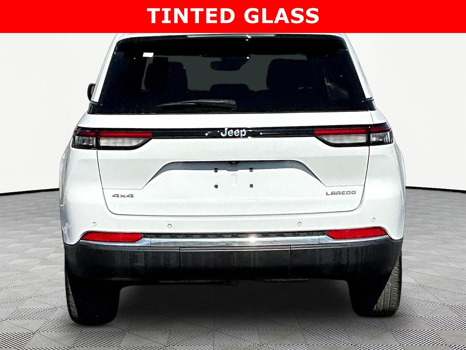 Used 2023 Jeep Grand Cherokee Laredo AWD/4WD image 5