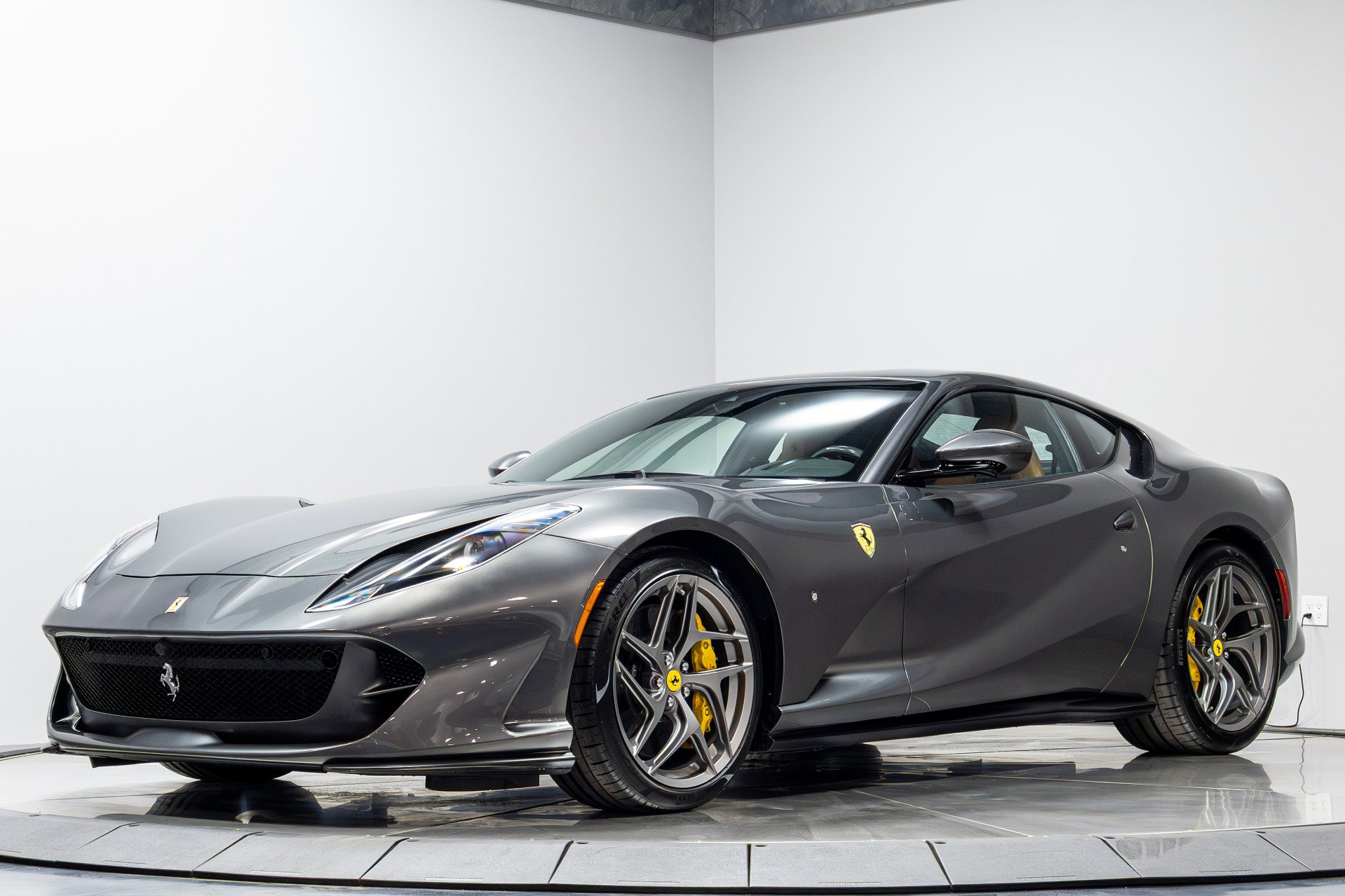 Used 2020 Ferrari 812 Superfast RWD image 2