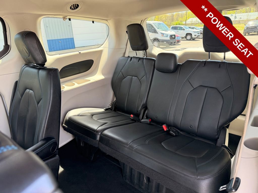 Used 2021 Chrysler Pacifica Touring-L FWD image 15