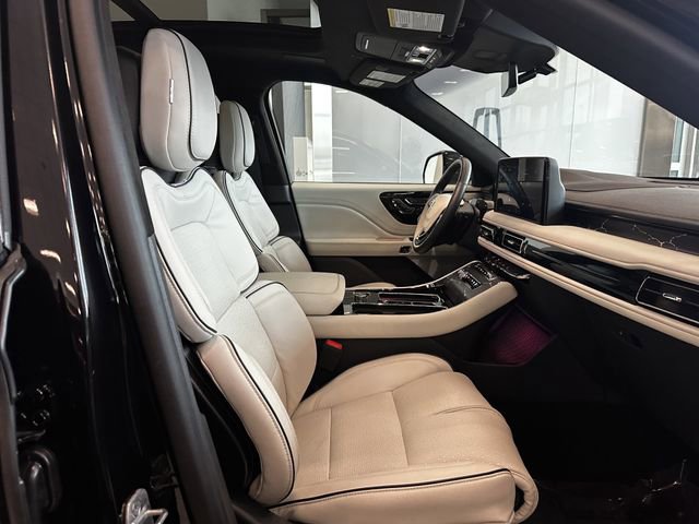 Certified 2025 Lincoln Aviator Black Label image 35