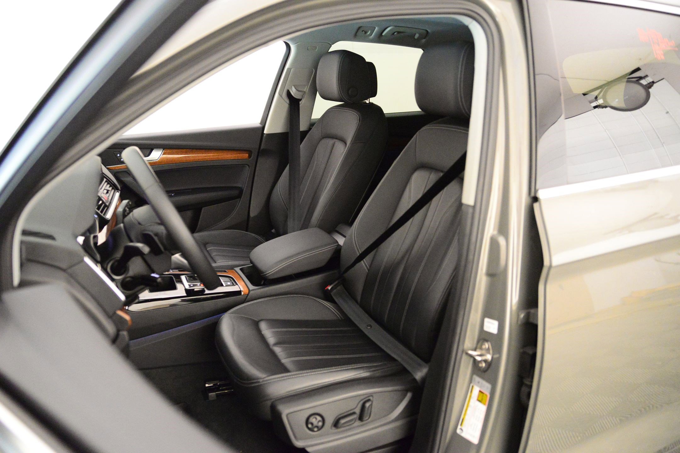 Certified 2023 Audi Q5 2.0T Premium w/ Convenience Package image 3