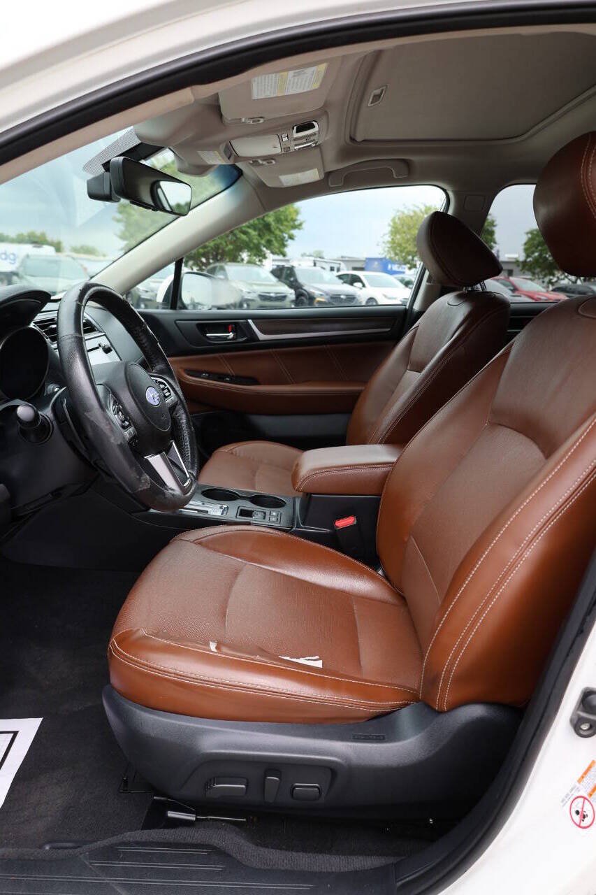 Used 2017 Subaru Outback 3.6R Touring AWD/4WD image 13
