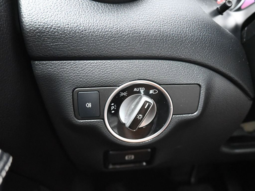 Used 2019 Mercedes-Benz GLA 250 4MATIC image 34