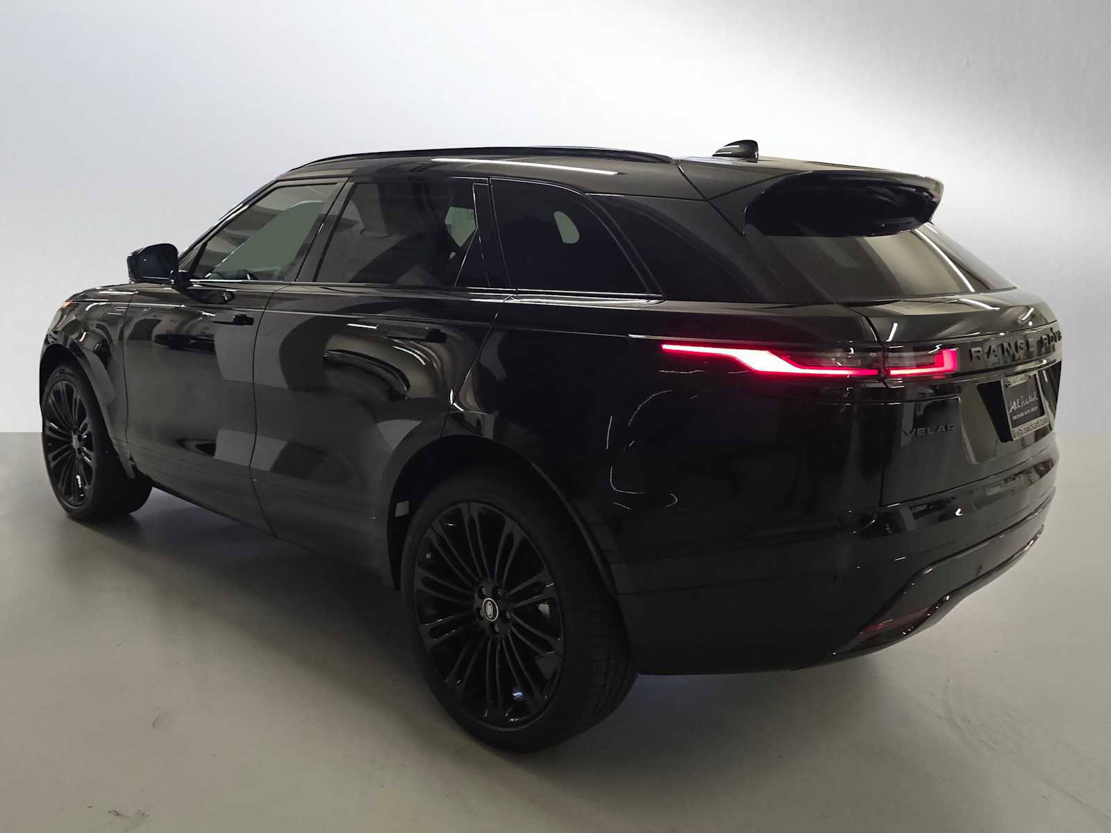 New 2026 Land Rover Range Rover Velar Dynamic SE image 3