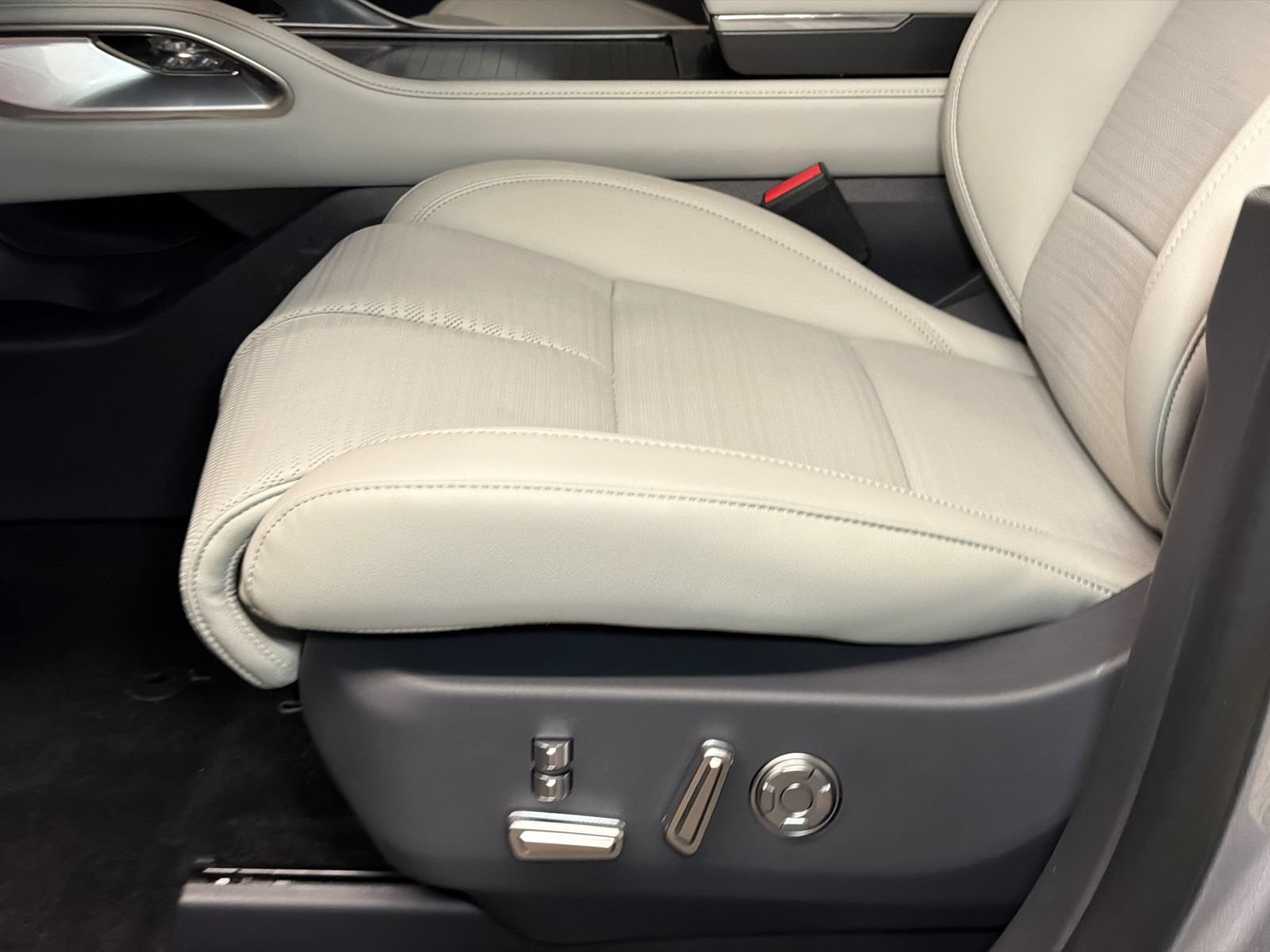 New 2026 Lincoln Nautilus Reserve AWD/4WD image 15
