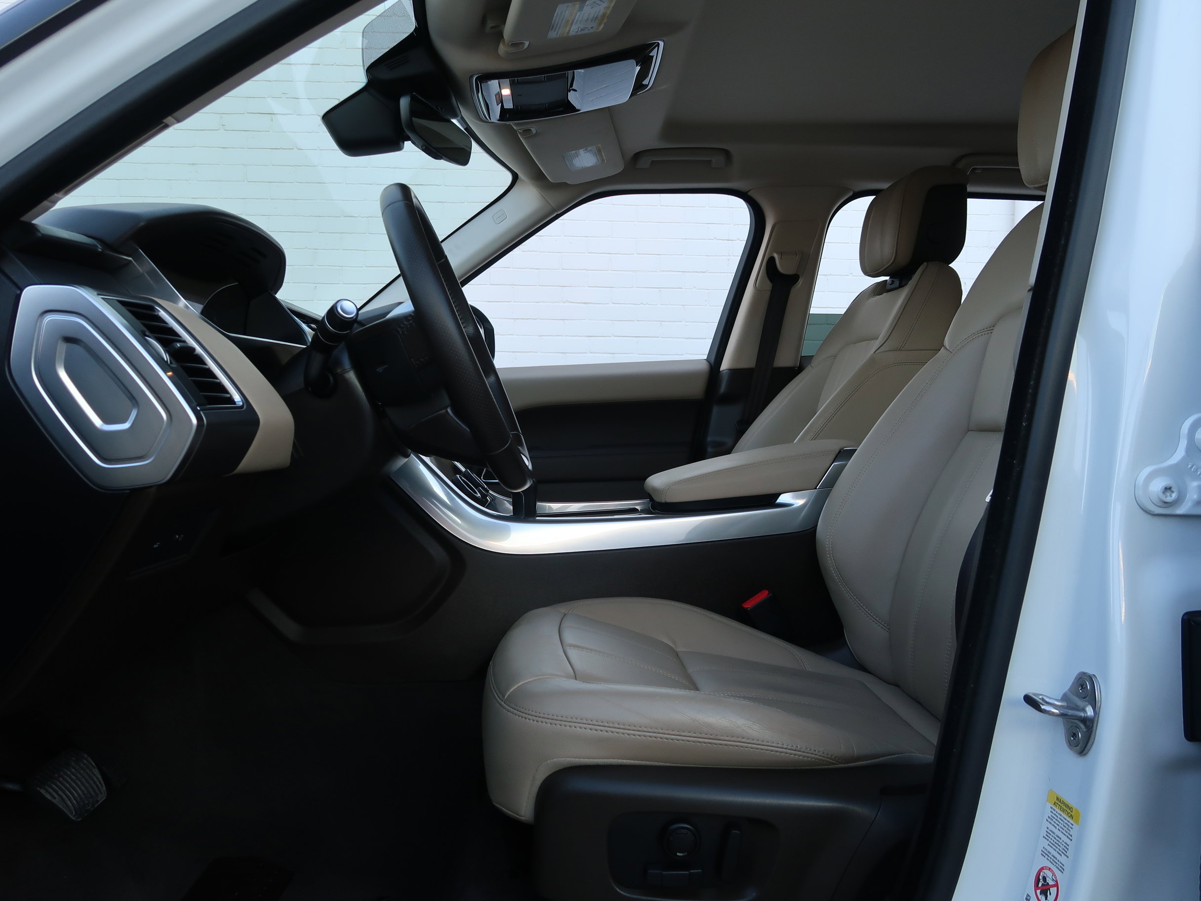 Used 2018 Land Rover Range Rover Sport SE image 37