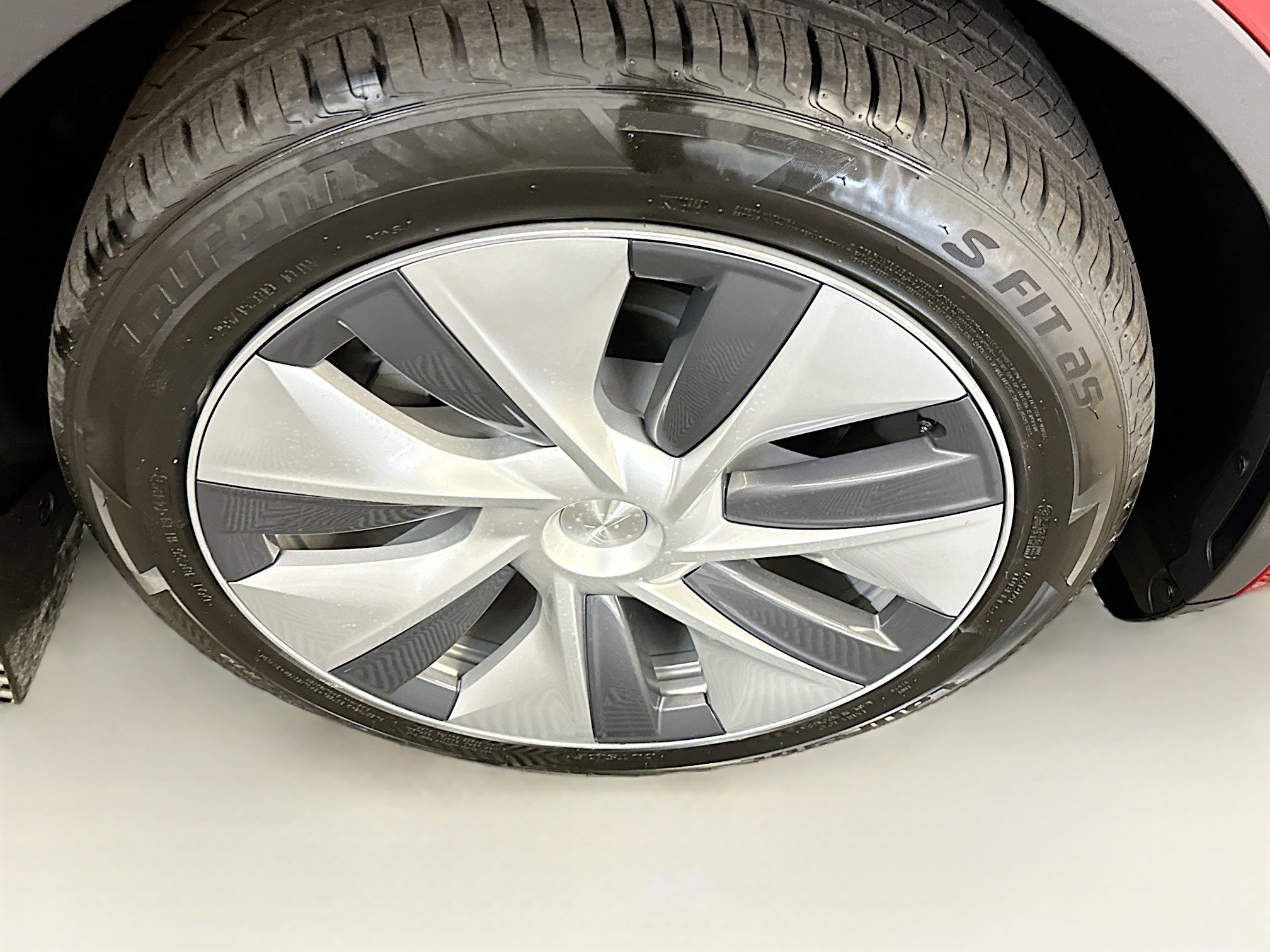 Used 2024 Tesla Model Y Long Range image 11