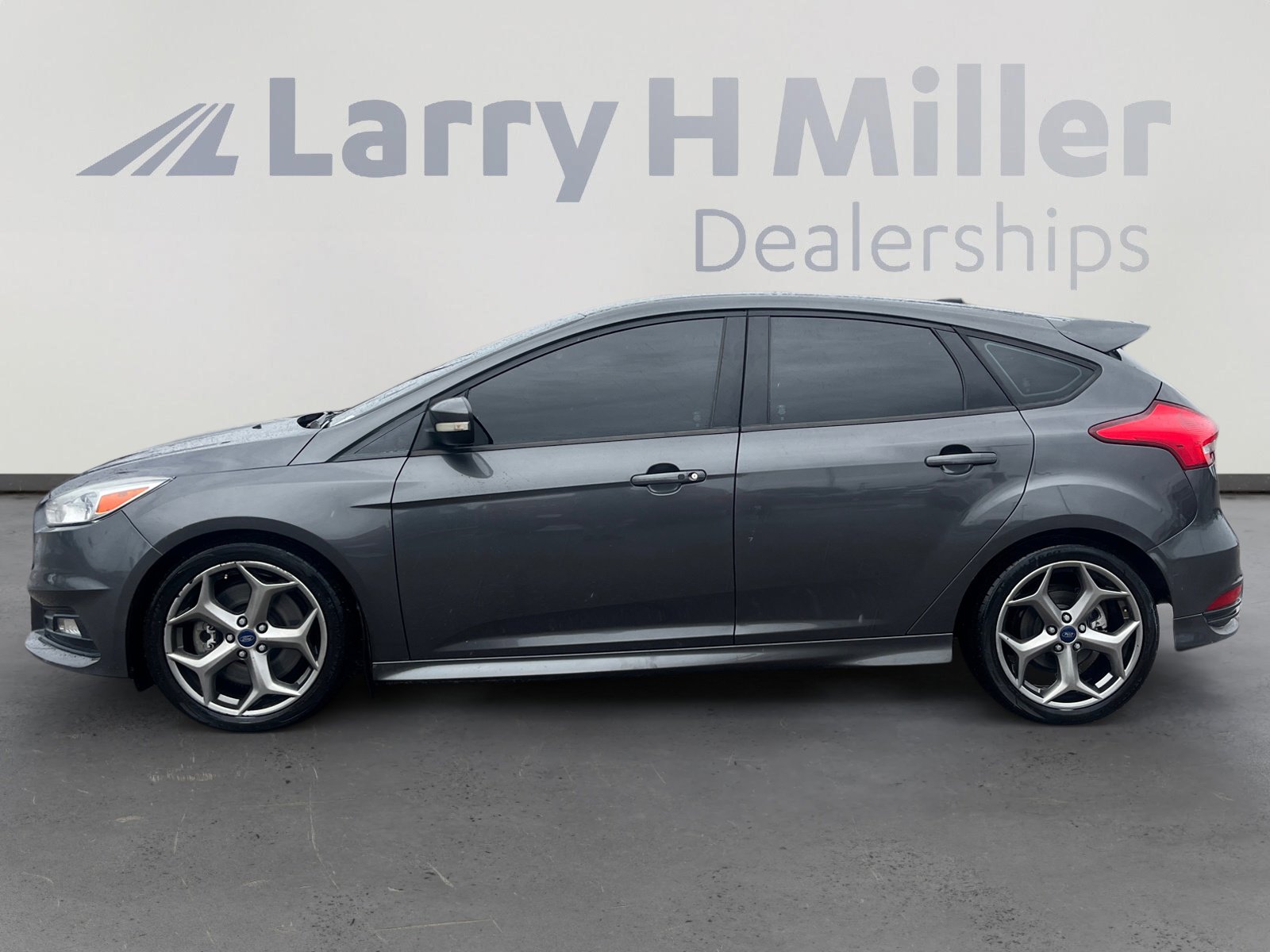 Used 2017 Ford Focus ST image 2